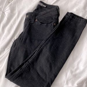 Levis-bold curve black jeans